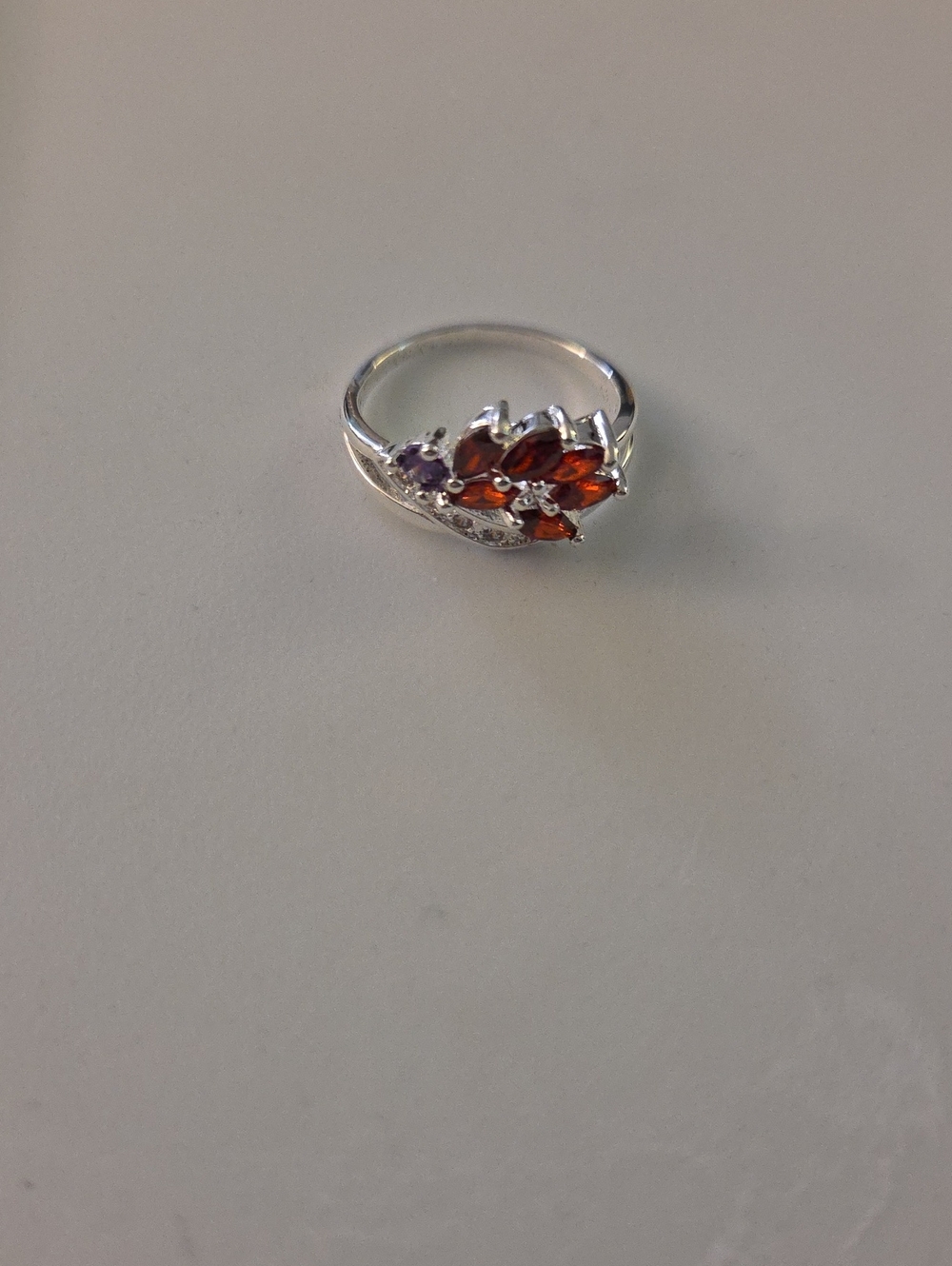 NEW - Ring...size 8 - Picture 3 of 7